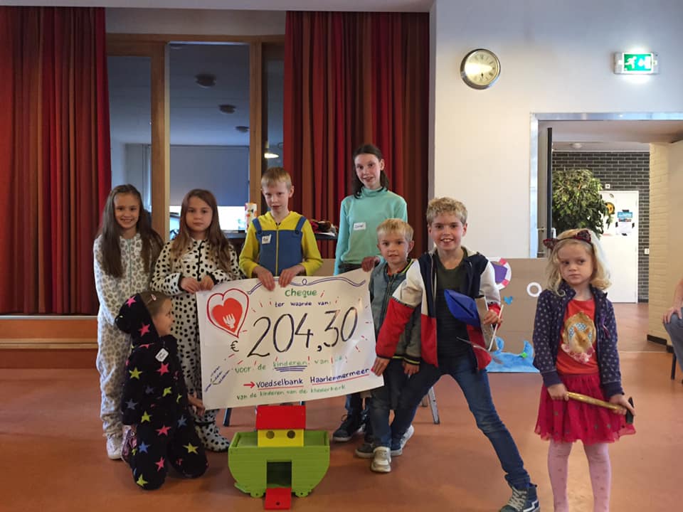 Donatie namens de Kliederkerk Hoofddorp